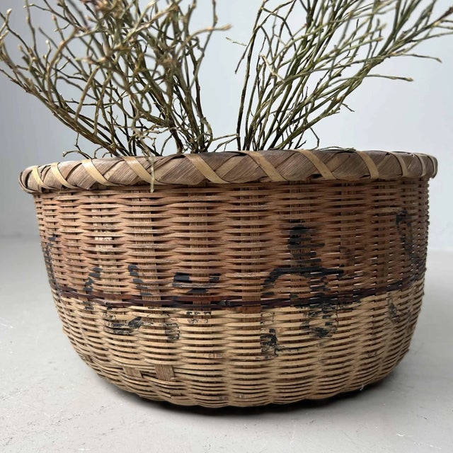 Japanese Woven Bamboo Basket with Calligraphy, 1950s For Sale - Image 9 of 10
