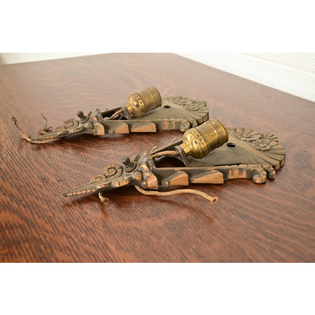 Roycroft 1930s Mid-West Art Deco Bronze Soleure Wall Sconces, 1930s For Sale - Image 4 of 11
