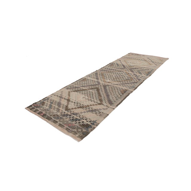 Traditional Mid 20th Century Embroidered Vintage Turkish Kilim Rug For Sale - Image 3 of 7