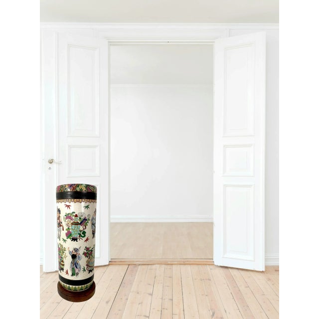 Beige The Chinese Warriors Umbrella Stand, 1950s, Beige Crackle Ware With Gold / Gilt Work, Signed Chenghua For Sale - Image 8 of 13