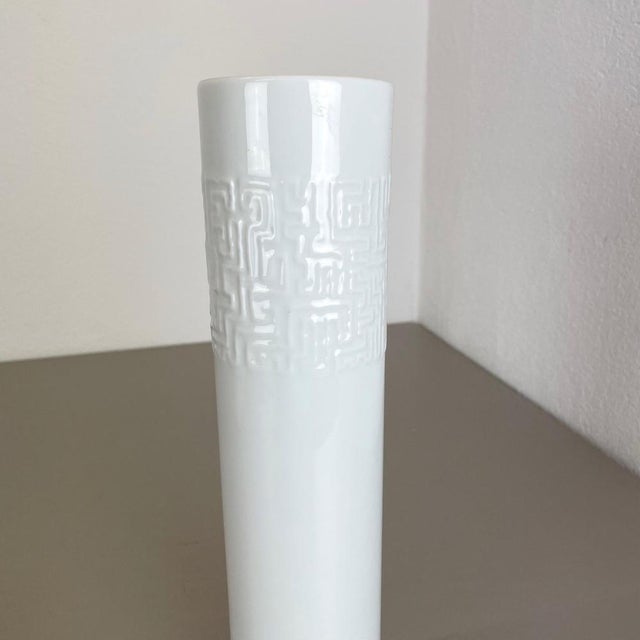 Abstract Porcelain Vase attributed to Cuno Fischer for Rosenthal, Germany, 1980s For Sale - Image 15 of 18