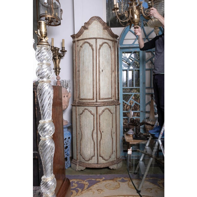 Baroque 18th Century Italian Painted Corner Cabinet For Sale - Image 3 of 13