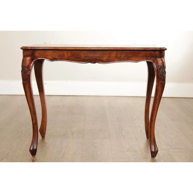Early 20th Century Italian Provincial Antique Walnut & Oyster Wood End Tables - A Pair For Sale - Image 5 of 13