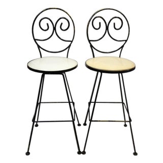1950s Vintage Woodard Iron Swiveling Bar Height Stools-a Pair For Sale