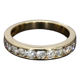 18k Yellow Gold Channel Set Ring With Eleven Round Brilliant Diamonds - Size 6.5 For Sale