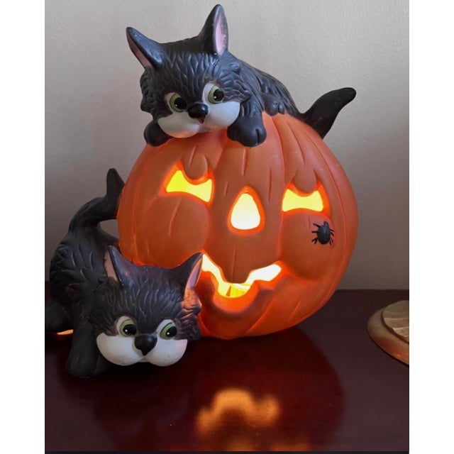 Figurative 1990s Figurative House of Lloyd Christmas Around the World Scaredy Cats Halloween Pumpkin Light For Sale - Image 3 of 7