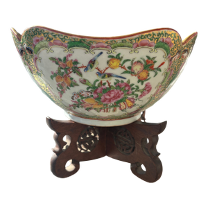 Early 19th Century Femme Rose Lotus Bowl With Stand