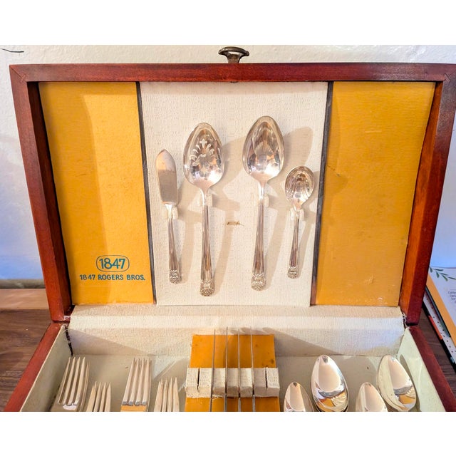 Mid-Century Modern Vintage 1847 Rogers Bros. Silverplate Flatware Set - "Eternally Yours" - 52 Pieces With Original Anti-Tarnish Chest For Sale - Image 3 of 13