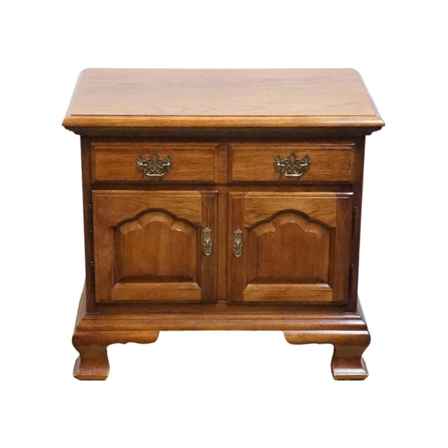 American Thomasville Furniture Fisher Park Collection 29" Cabinet Nightstand 21611-820 For Sale - Image 3 of 16