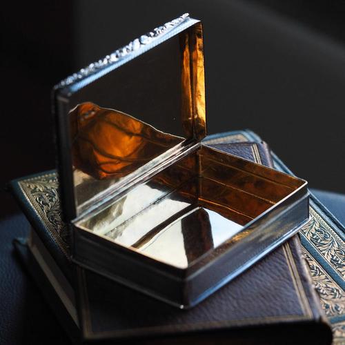 Large Antique Georgian Silver Table Snuff Box with Floral Chased Border from Joseph Willmore, 1832 For Sale - Image 11 of 18
