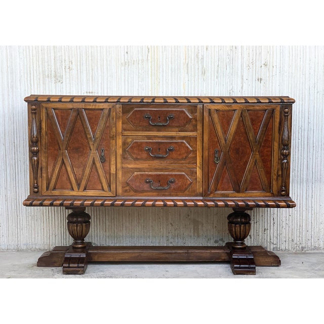 About 20th century French walnut buffet with two doors and three central drawers. Details OF THE PERIOD Arts and Crafts...