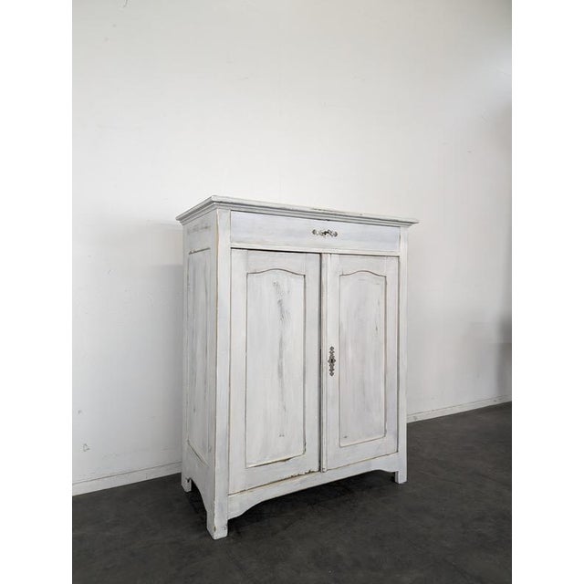 Small 2-Door and Drawer Buffet in White Patinated Wood, in Very Good conditions.