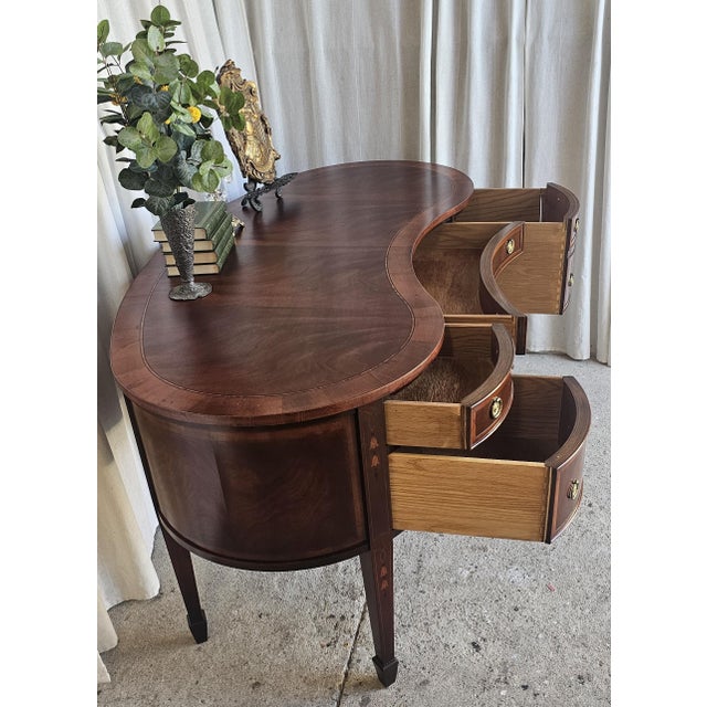 Hekman, Federal Style, Kidney-Shaped Desk, 1970s For Sale - Image 11 of 17