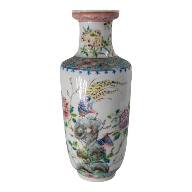 Early 20th Century Chinese Chinoiserie Famille Rose Vase, Late Qing or Republic Period For Sale