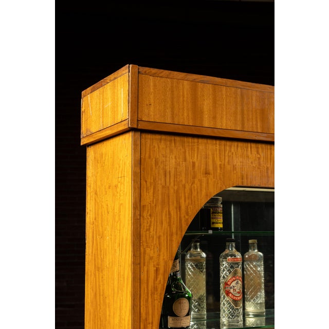 1930s Massive Art Deco Mirrored Display Cabinet For Sale In Chicago - Image 6 of 11