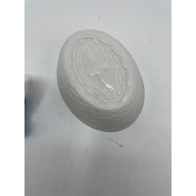 1950s Vintage Milk Glass Hen on Nest For Sale - Image 5 of 10