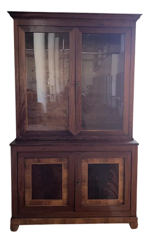 Display Cabinet inn Glass and Wood