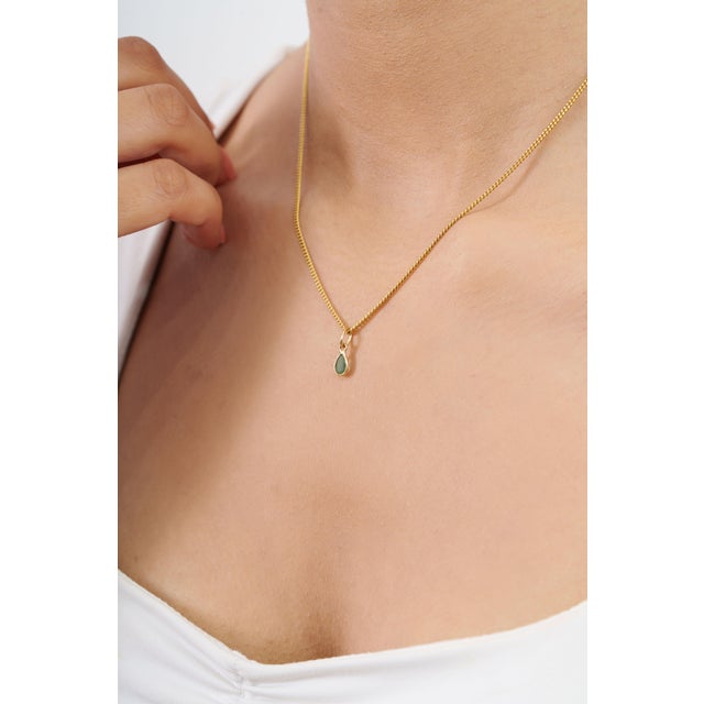 Minimalist 14k Gold Charm Fine Jewerlry Peardrop Emerald Pendant for Her For Sale - Image 10 of 16