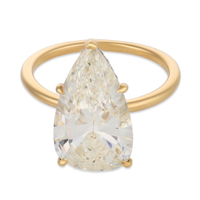 Modern Mid 20th Century Gia 5.19 Carat Pear Shape Diamond 18k Yellow Gold Engagement Ring, Size 7 For Sale - Image 3 of 5