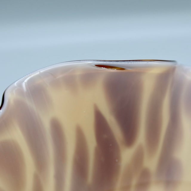 Vintage Tortoiseshell Art Glass Handkerchief Vase — Amber & Cream Ruffled Fazzoletto Vase, Murano Style For Sale - Image 11 of 11