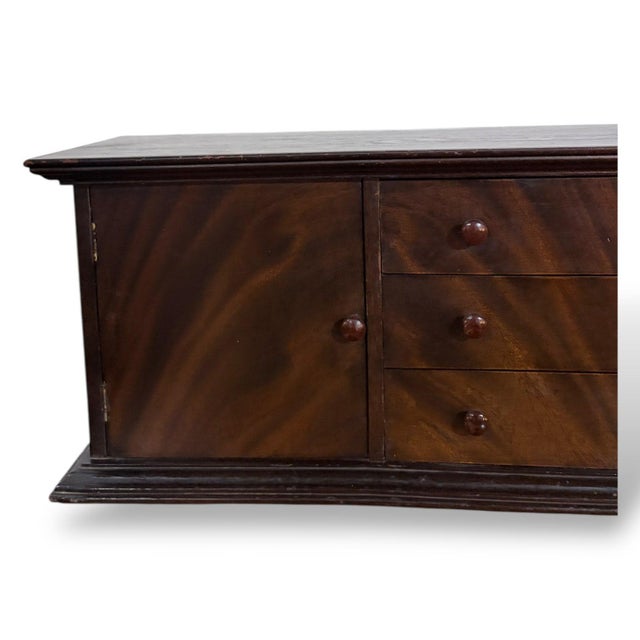 Secretaire in Walnut and Mahogany For Sale - Image 4 of 8