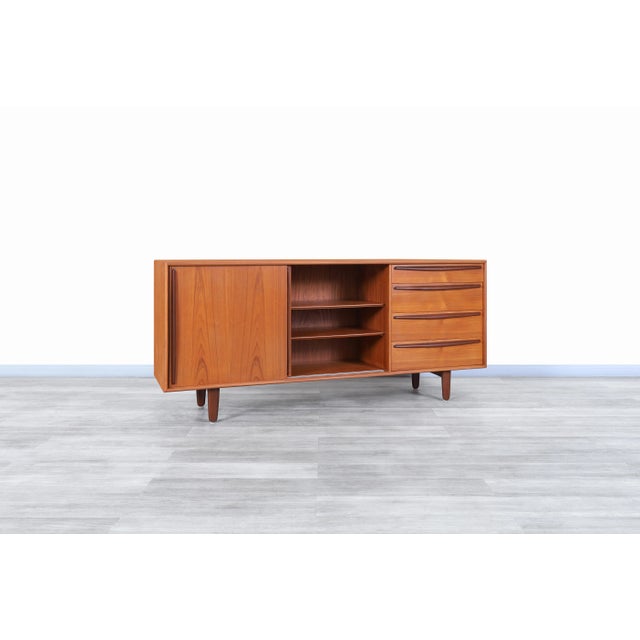 1960s Danish Modern Teak Credenza by Svend A. Madsen for Falster Mobelfabrik For Sale - Image 5 of 13