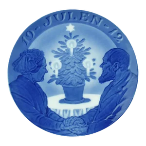 1912 Royal Copenhagen Decorative Christmas Plate