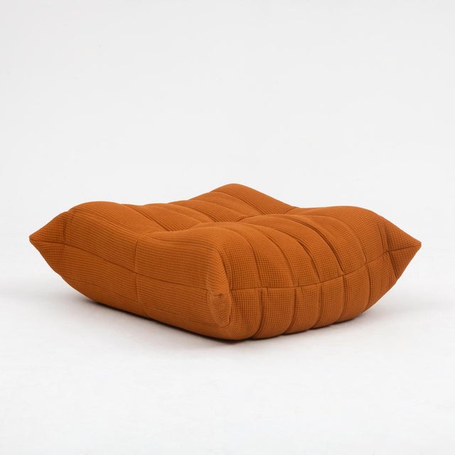 Togo Lounge Chair and Pouf in Orange Tissue by Michel Ducaroy for Ligne Roset, 1973, Set of 2 For Sale - Image 15 of 18