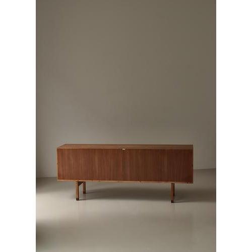 Danish Modern Sideboard in Oak and Rattan Model Ry26 attributed to Hans J. Wegner, 1960s For Sale - Image 17 of 18