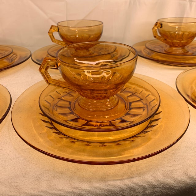Art Deco C. 1930s New Martinsville Depression Glass Luncheon Set, Plates With Matching Tea Cups - Service for 6 For Sale - Image 3 of 6