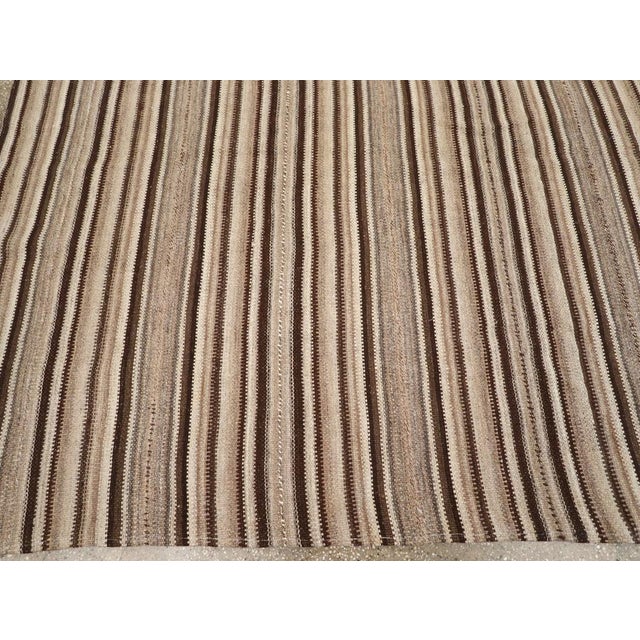 Mid 20th Century Galerie Shabab Collection Mid-20th Century Handmade Turkish Flatweave Kilim Room Size Carpet For Sale - Image 5 of 8