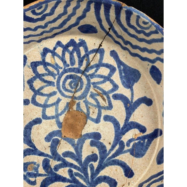 Spanish Blue & White Majolica Fajalauza Lebrillo Bowl, Granada, 1760s-1790s For Sale - Image 3 of 10