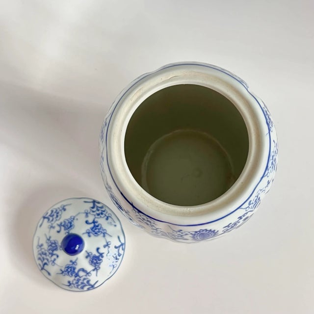 Blue Vintage Blue & White Chinoiserie Lidded Ginger Jar Floral Chinese Guan-Style Porcelain For Sale - Image 8 of 11