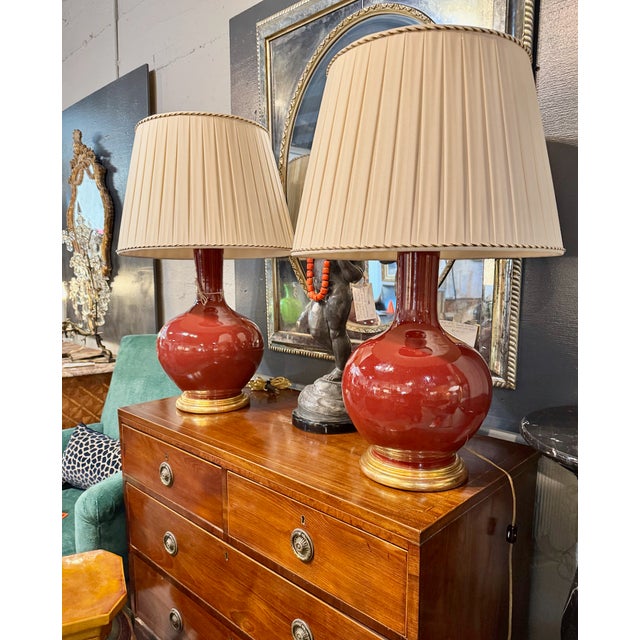 This is an outstanding pair of Christopher Spitzmiller "Large Single Gourd" Lamps that date to circa 2015-2020. The...
