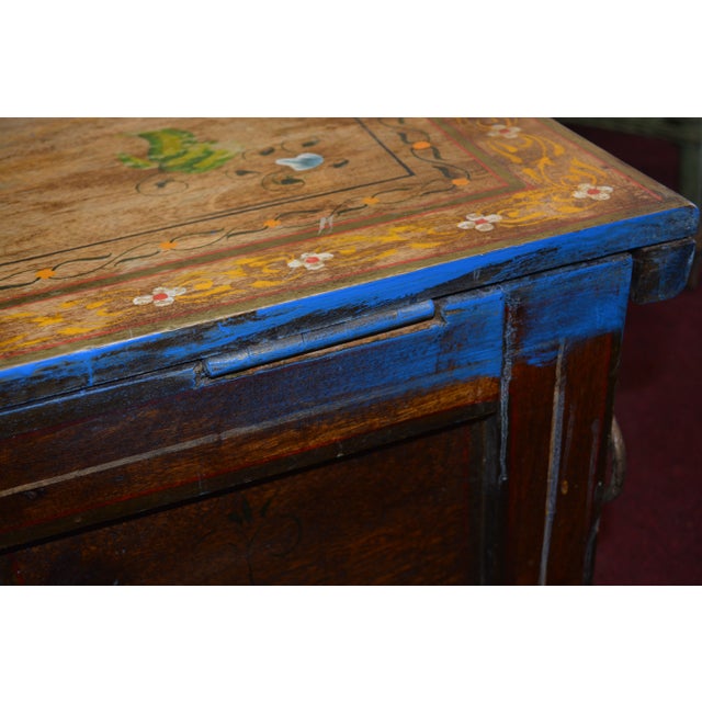 Sand 1980s Hand Painted Color Florals Large Wooden Trunk Box / Coffee Table W/Iron Rings For Sale - Image 8 of 13