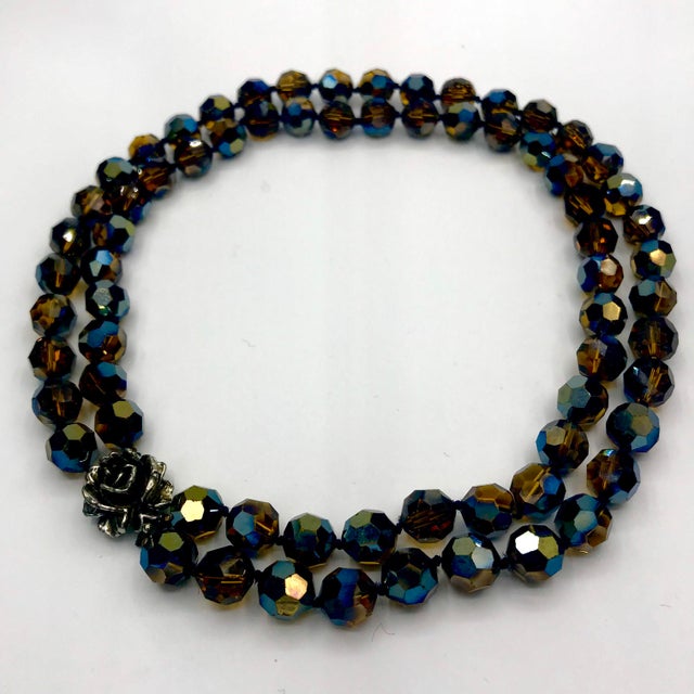 A little midcentury glamour with a deliciously rich palette! This vintage 1950s necklace by Vogue features two strands of...