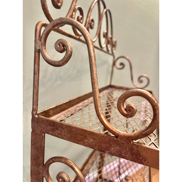 Vintage Hollywood Regency Gilt Metal 3-Tier Wall Shelf With Towel Bar For Sale In New Orleans - Image 6 of 11