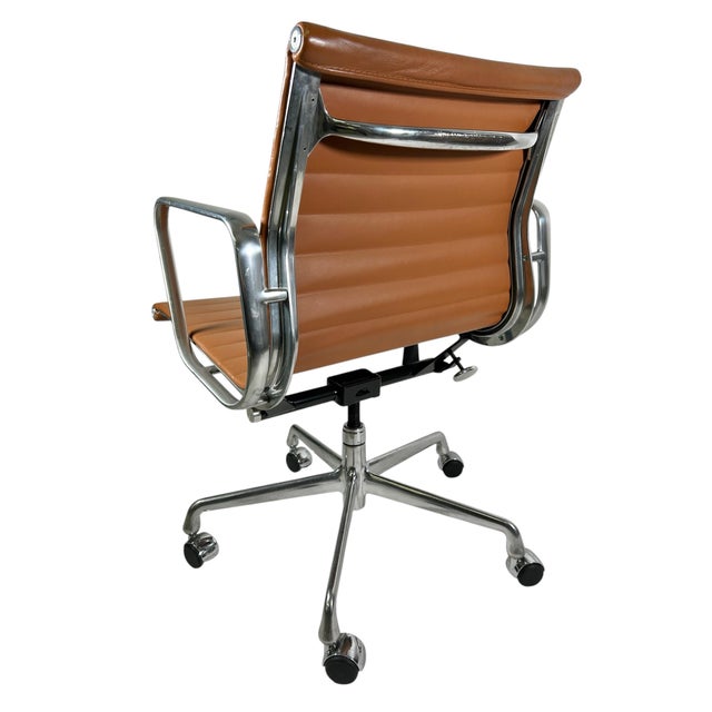 Eames Herman Miller Eames Aluminum Group Office Chair in Caramel Leather For Sale - Image 4 of 8