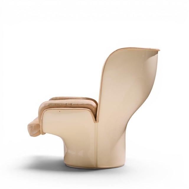 Comfort, Italy Joe Colombo for Comfort Model 1005 Mid Century Fiberglass and Leather Elda Lounge Chair For Sale - Image 4 of 10
