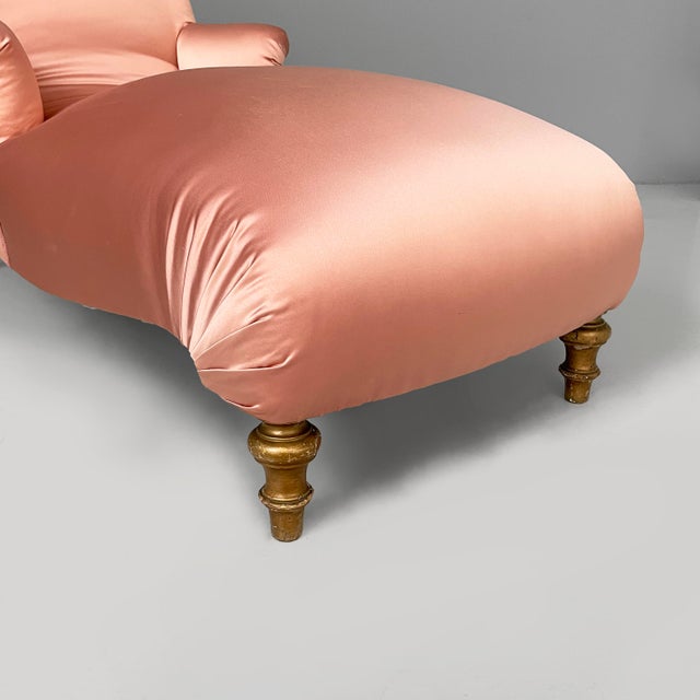 Italian Chaise Longue with Armrest in Pink Satin and Gilded Wood, 1800s For Sale - Image 11 of 16