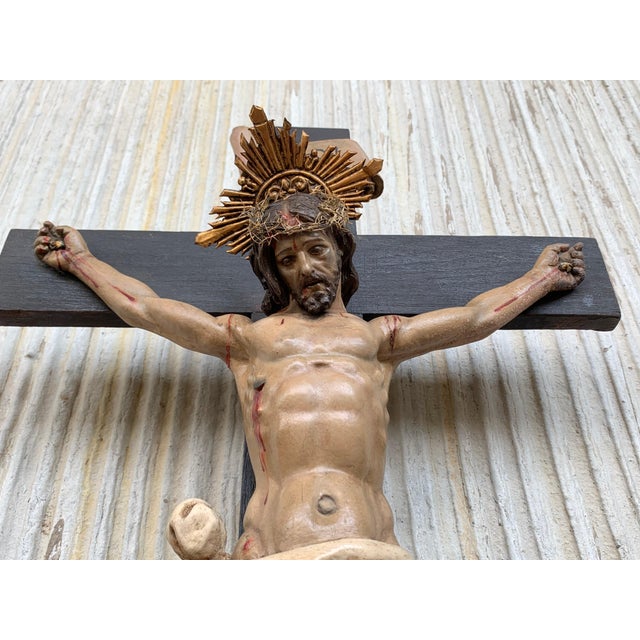 Wood Early 20th Century Art Decò Hand Carved Wooden Crucifix with Stunning Bronze Corpus of Christ For Sale - Image 7 of 18