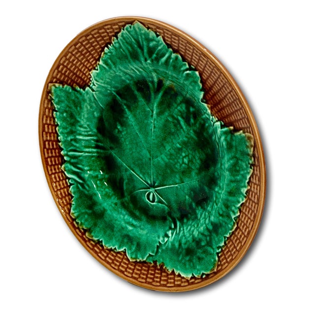 Late 19th Century Beautiful Antique Late 19th Century Victorian Basket & Leaf Majolica Dish With Bracket for Wall Plate Hanging Display For Sale - Image 5 of 9