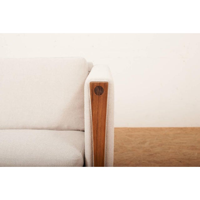 Wood Fabric Sofa Ch162 in Wood & Fabric with Fabric Kvadrat (Hallingdal) Hans J. Wegner for Carl Hansen, 1965 For Sale - Image 7 of 10