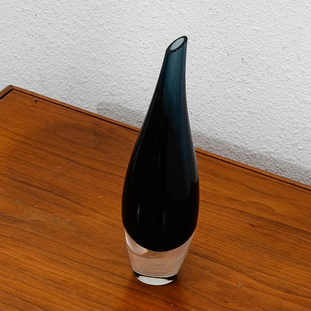 Tapio Wirkkala Mid Century Modern Art Glass Vase Two Tone Tear Drop Shape Sweden Black Glass For Sale - Image 4 of 12