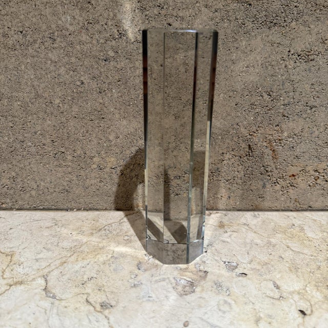 For your consideration, crystal glass modern paperweight octagonal pillar. Unmarked Dimensions: 7.75" H x 2.25" diameter...