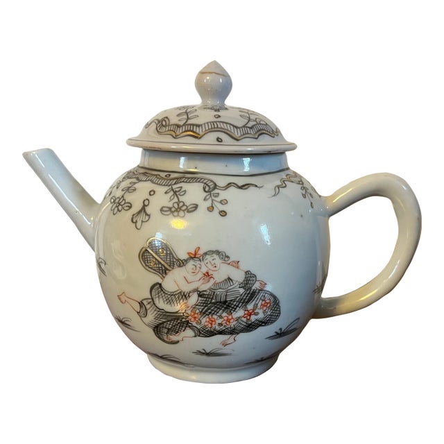 Antique 18th Century Qianlong Chinese Export Porcelain Tea Pot Decorated en Grisaille With Courting Couples For Sale