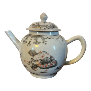 Antique 18th Century Qianlong Chinese Export Porcelain Tea Pot Decorated en Grisaille With Courting Couples