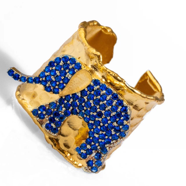 Contemporary Guardian Sapphire Elephant Gold Chunky Adjustable Ring, Size 4 For Sale - Image 3 of 7