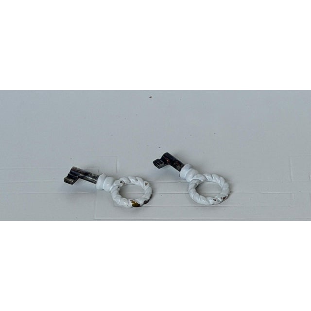 Neoclassical Italian Hand-Carved Tuscan Chest with Laurel Garlands in Antiqued Silver Leaf For Sale - Image 3 of 18