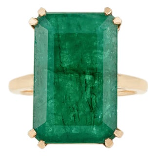 12.59 Ct Emerald Solitaire Contemporary Cocktail Ring Size 4 by VRJewels in 18k Yellow Gold For Sale